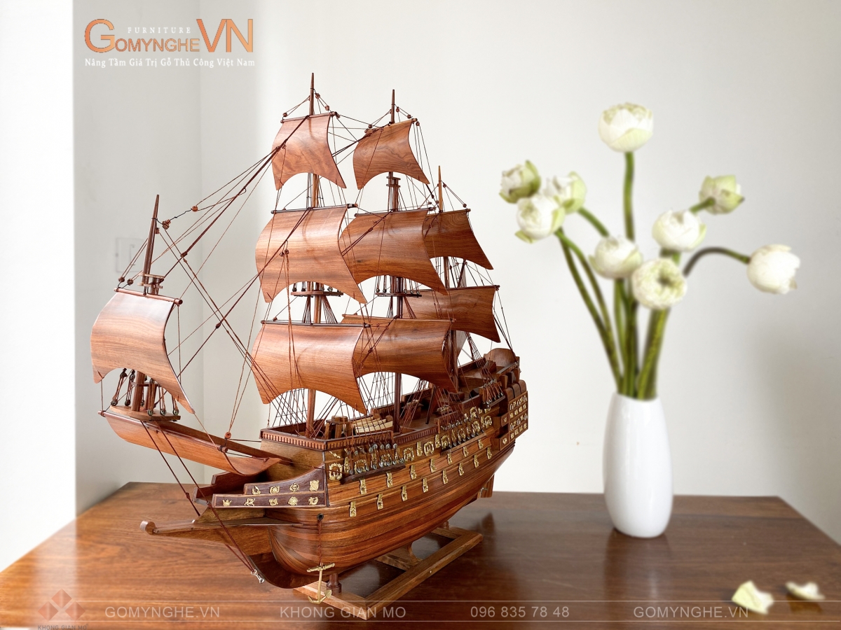 Thuyền buồm gỗ hương kích thước 80x85x15