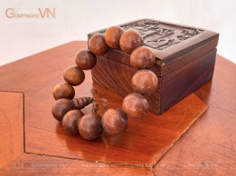Vòng tay phong thủy gỗ Hương 