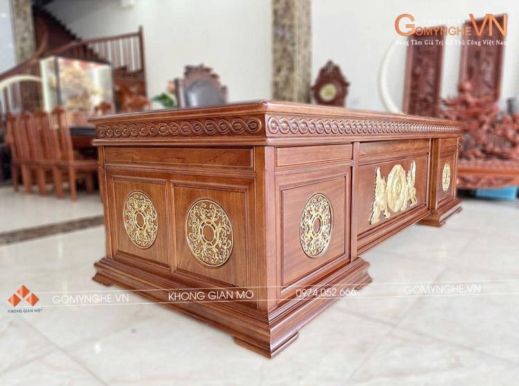 Bàn chủ tịch mẫu Điểu Sư 2026 - Chỉ cần đặt vào phòng, khí chất lãnh đạo tự nhiên hiện ra