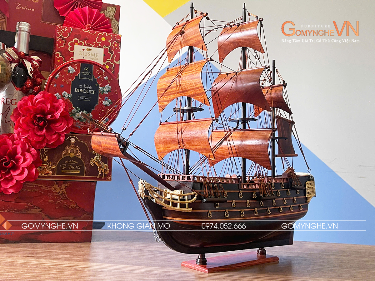 Mô hình thuyền gỗ trắc buồm hương kích thước 40x45x10